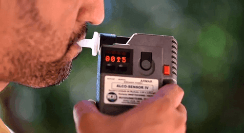 Como funciona o bafômetro?